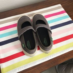 BRAND NEW!! Never worn Simple Brand Black Slip Ons